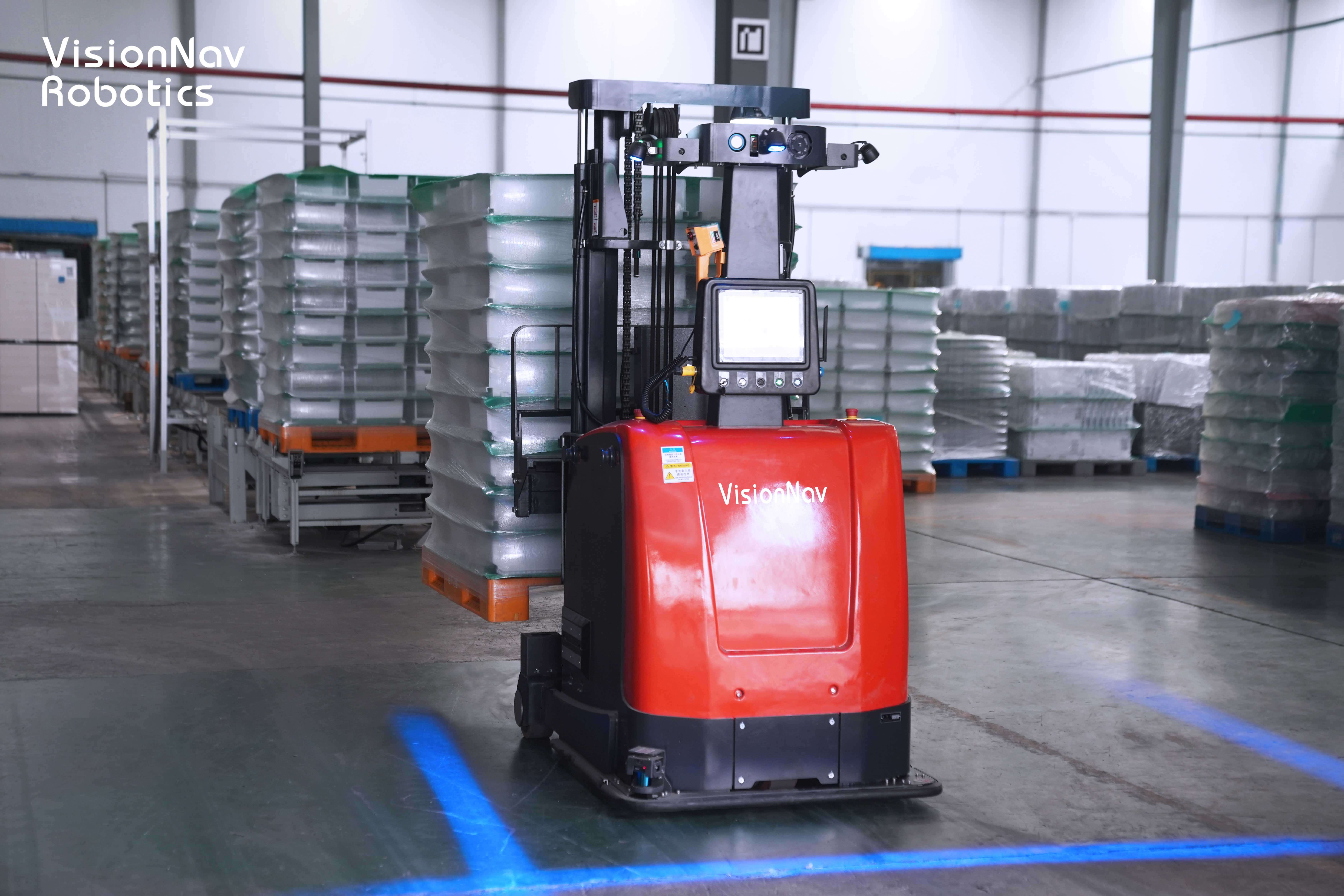 VNP15 shuttles between the conveyor and the flatbed truck