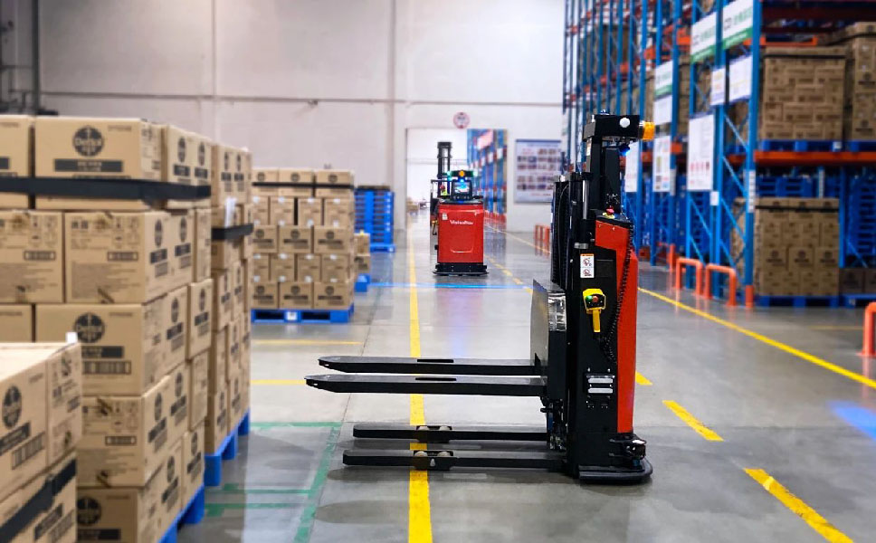 Why AMR Robots Are the Key to Smart Warehouse Management
