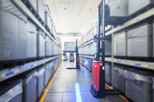 AMR Forklifts: Revolutionizing Logistics and Manufacturing with Autonomous Mobility