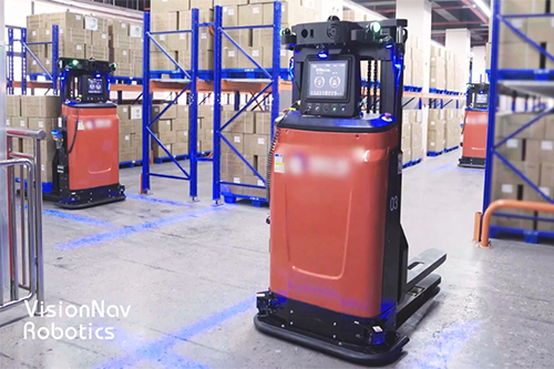 Navigating the Differences and Commonalities of AGVs and AMRs in Automation