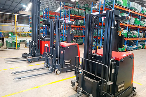 The Rise of Driverless Forklifts: Revolutionizing Warehouse Operations