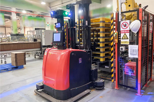 The Evolution and Impact of Forklift AGVs in Modern Warehousing