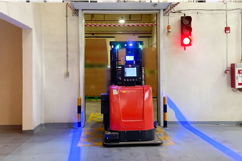 The Rise of Robotic Forklifts in Modern Warehousing