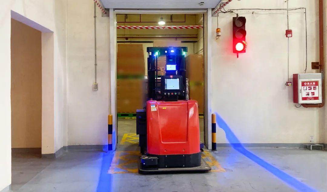 The Rise of Robotic Forklifts in Modern Warehousing