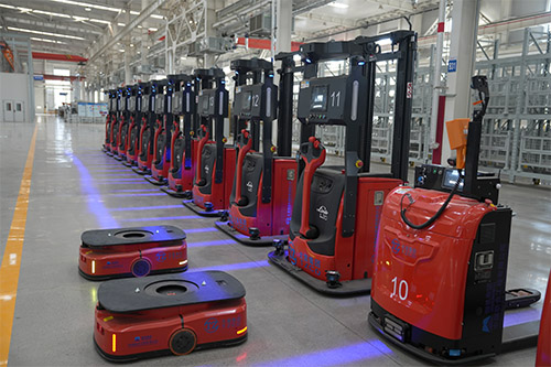 The Top 5 Benefits of Implementing Warehouse AMR Solutions